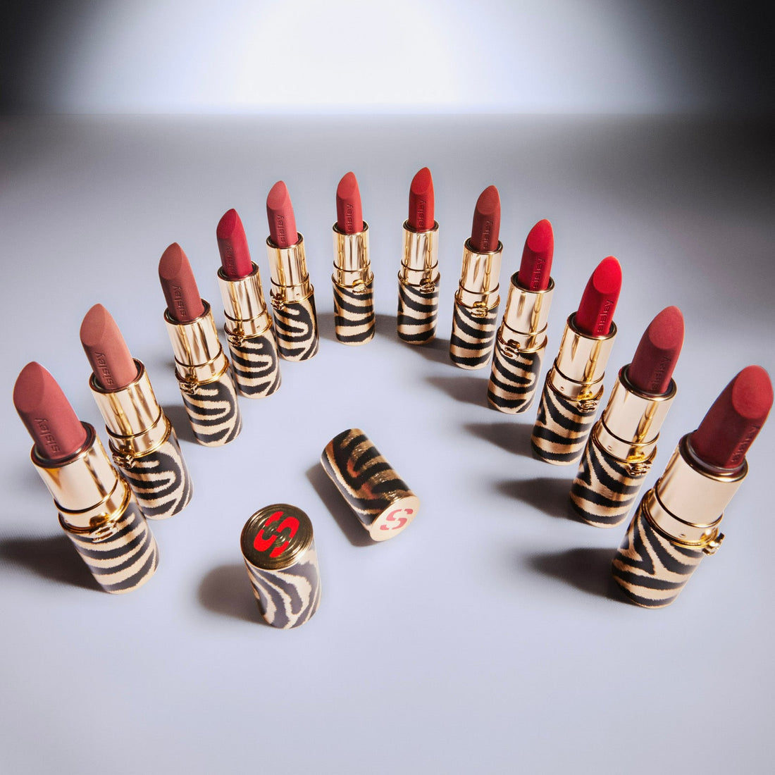 縦ジワや色ムラ、乾燥知らずで大人のくちびるを 鮮やかに彩るシスレーの新ルージュ