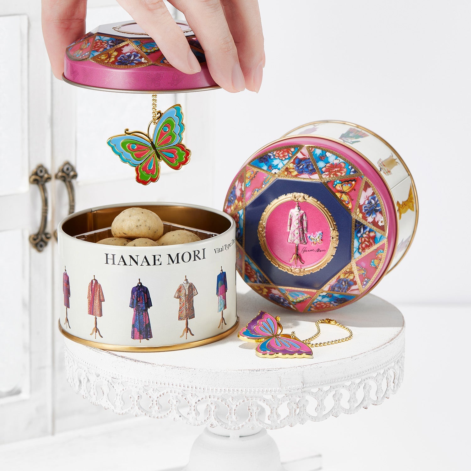 生誕100年 森英恵 ヴァイタル タイプ」限定お菓子缶が登場｜panier d
