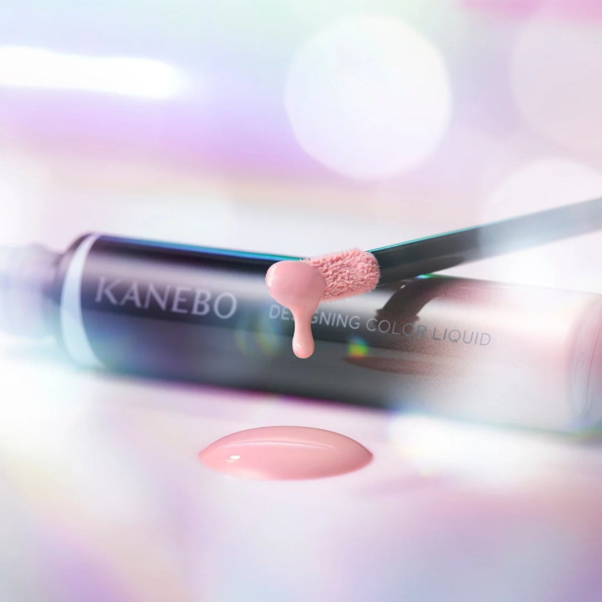 くすみや影を払って血色感をプラス。KANEBOの美容液コンシーラーの大人気カラーが限定復刻